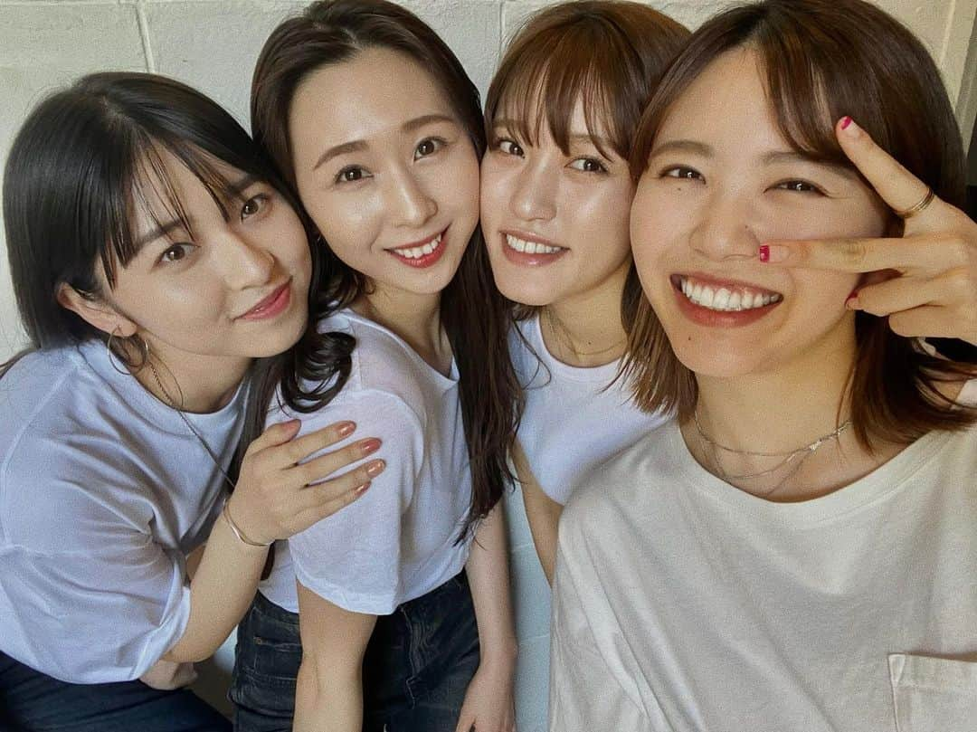 彩香のインスタグラム：「＊ 2022年3月末日をもちまして、4人でりんご娘を卒業することとなりました。 昨日は突然の発表で驚かせてしまってごめんなさい。 春からはそれぞれの道に進みますが、最後までりんご娘の応援をしていただけたら嬉しいです！ 全ての皆さんに感謝と愛を込めて、笑顔で4人で走りきります！みんな、大好きです♡ ＊ ＊ ＊ FOURs」