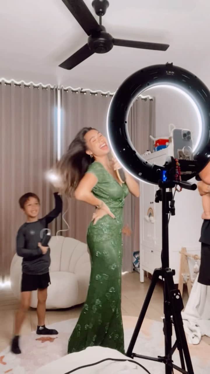 Jennifer Bachdimのインスタグラム：「It takes a whole team to make it work !! I love you my sweet family #teamBachdim #bts」
