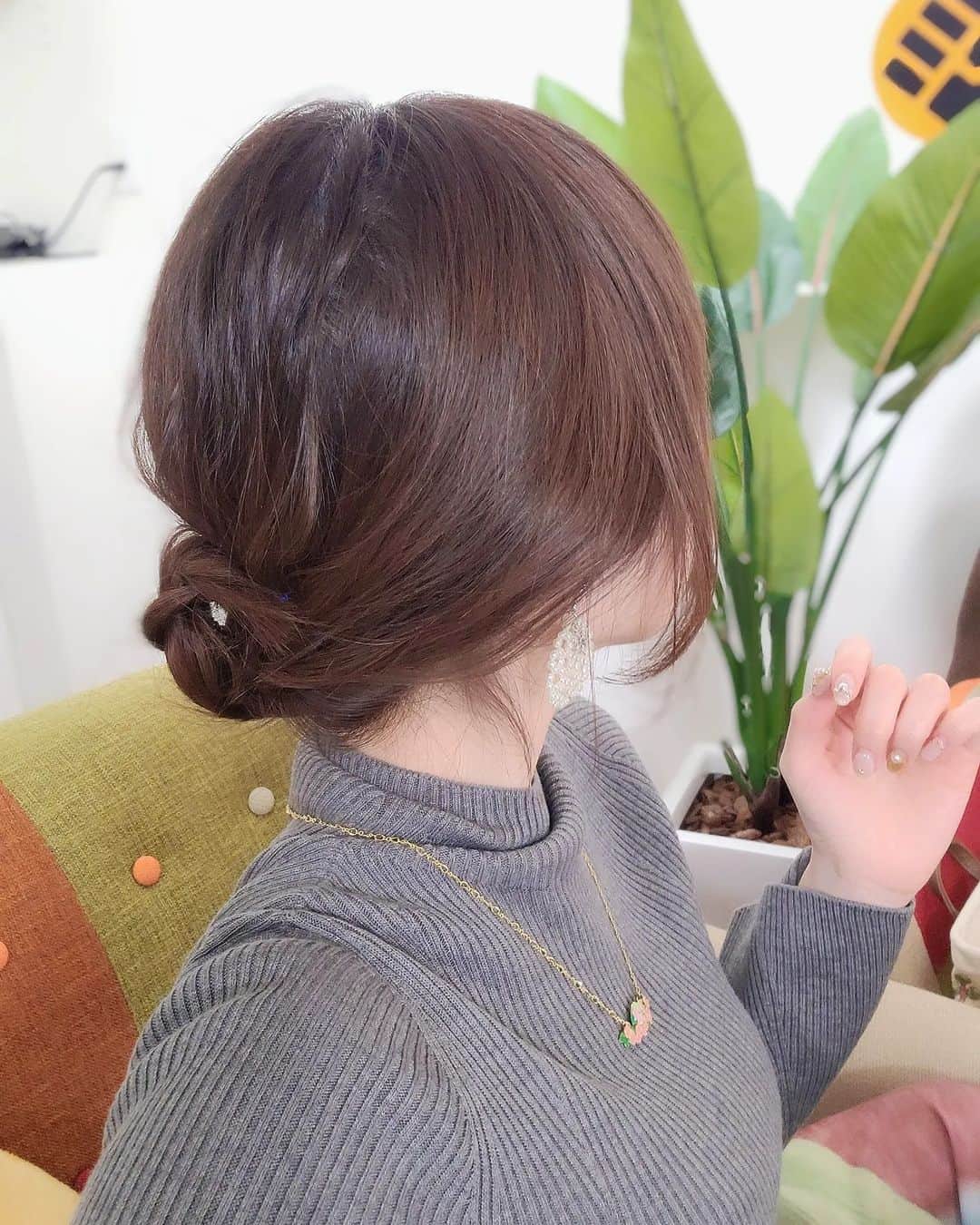 小田桐奈々さんのインスタグラム写真 - (小田桐奈々Instagram)「顔まわりに短めの毛つくったのだ。  余裕があるときは撮影前にヘアアレンジして楽しんでます(　'ㅅ' )ノ)`ㅅ' )  #まとめ髪 #ななっぷる」2月10日 21時44分 - odagirinana