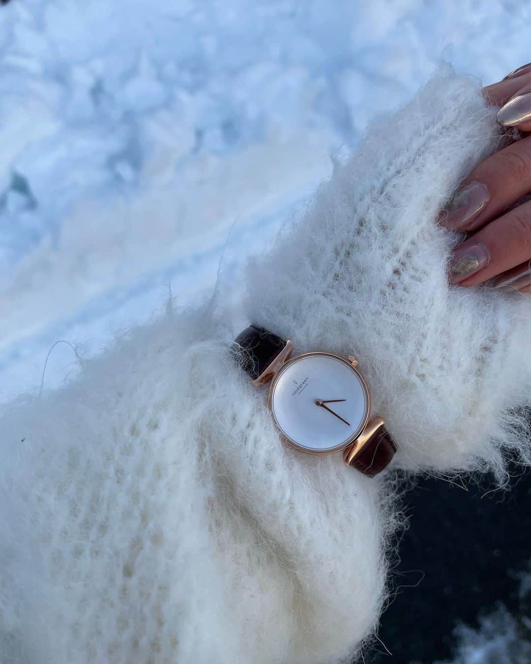 ましゅろ～さんのインスタグラム写真 - (ましゅろ～Instagram)「ゆきんこ背景☃️  このちゅるんとしたかわいい腕時計が、15％もOFFで買えるのでチェック🐰  15%OFFクーポン：masyuro   (2/28(月)まで有効)  #nordgreen #ノードグリーン #腕時計」2月10日 21時55分 - photomasyuro