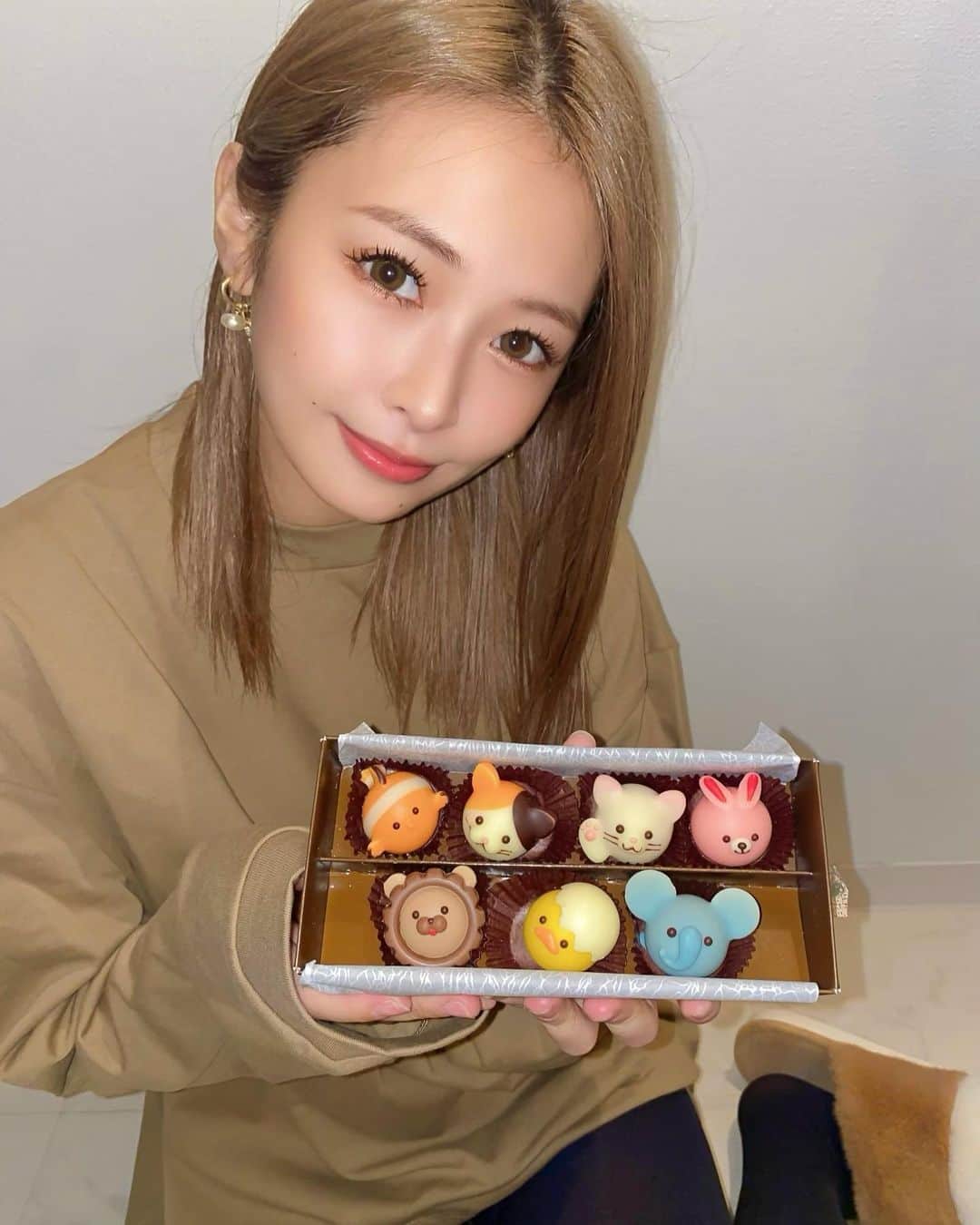IORIのインスタグラム：「・ 毎年恒例でくれる どうぶつチョコ🐣♡ 実は3つ食べちゃった。。 食べた3つが1番可愛かったのに、、😢 ・ ・ ・ ・ #男性からのバレンタイン」