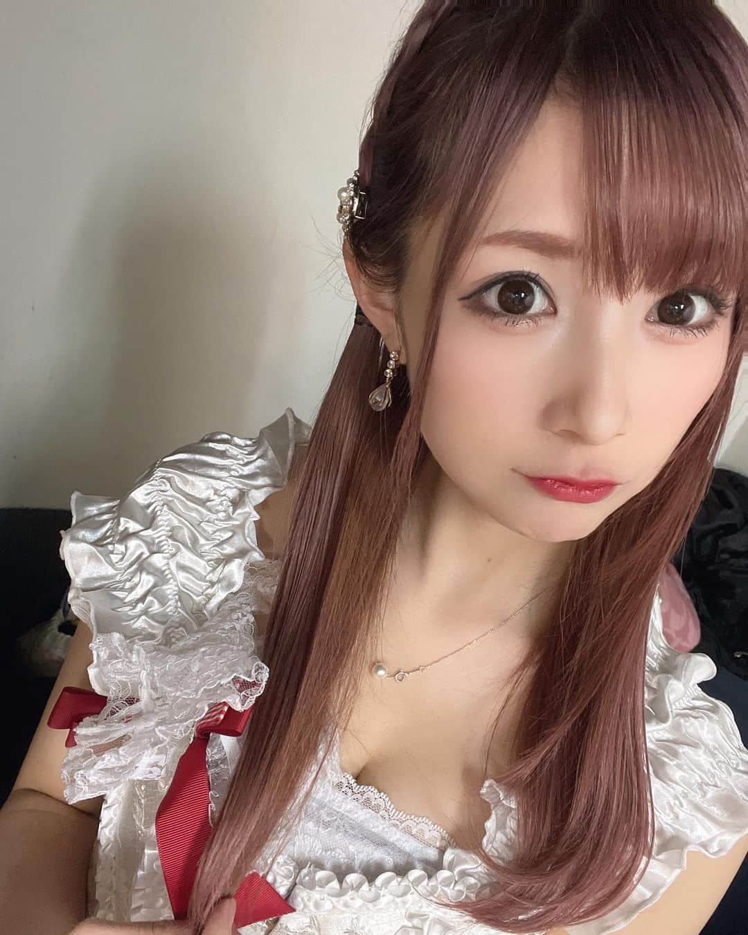 のインスタグラム：「アイドルっぽいദ്ദി^._.^) (…アイドルだったわ。) . . . #マジック界のパイオニア #グラビアトリッカー #マジシャン #グラビアアイドル #水着 #偶像 #自撮り #自拍 #インスタグラビア #instagravure #gravure #beauty #japanesegirl #日本的 #性感內衣 #性感 #内衣 #泳衣 #粉我 #ファインダー越しの私の世界 #撮影会 #japan #水着 #KNUoNEW  #idol #ストレートヘア」