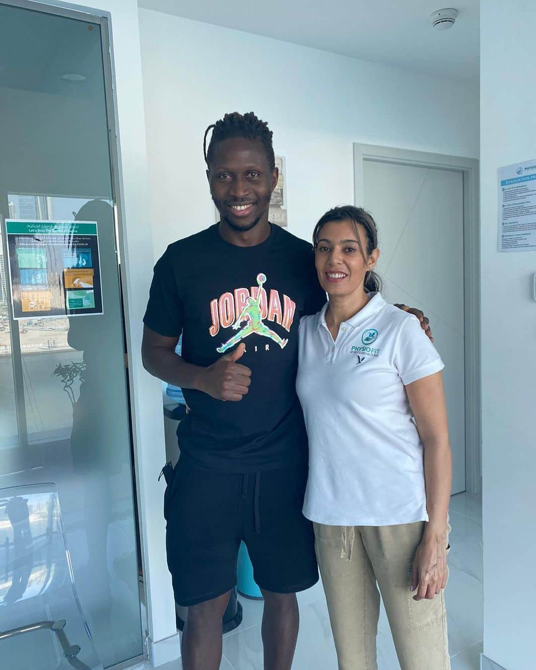 マプ・ヤンガ＝ムビワのインスタグラム：「Thank you very much 🙏🏾 @physiofitdubai for making me recovered fast !! Feeling blessed to be in good hands 💪🏾 #dryneedling #recovery #physiofit #physiofitdubai #healthy」