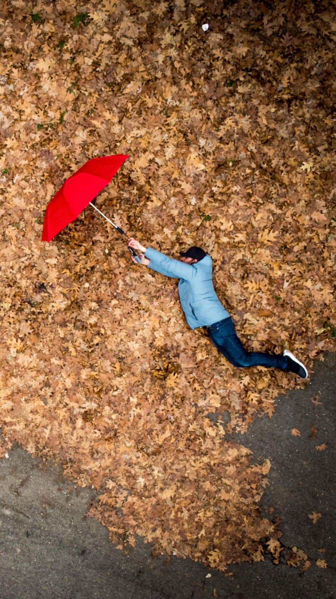 New Yorkのインスタグラム：「It's time for another #CreateNoMatterWhat Challenge 📣  We have teamed up with content creator and photographer Malachi Sherlock @newyork and our amazing partners to bring you our Aerial Photography Challenge.  Watch this video for tips and tricks on how @newyork captured his exquisite aerial self-portrait.  Visit the link in our story or bio to learn how to enter!」