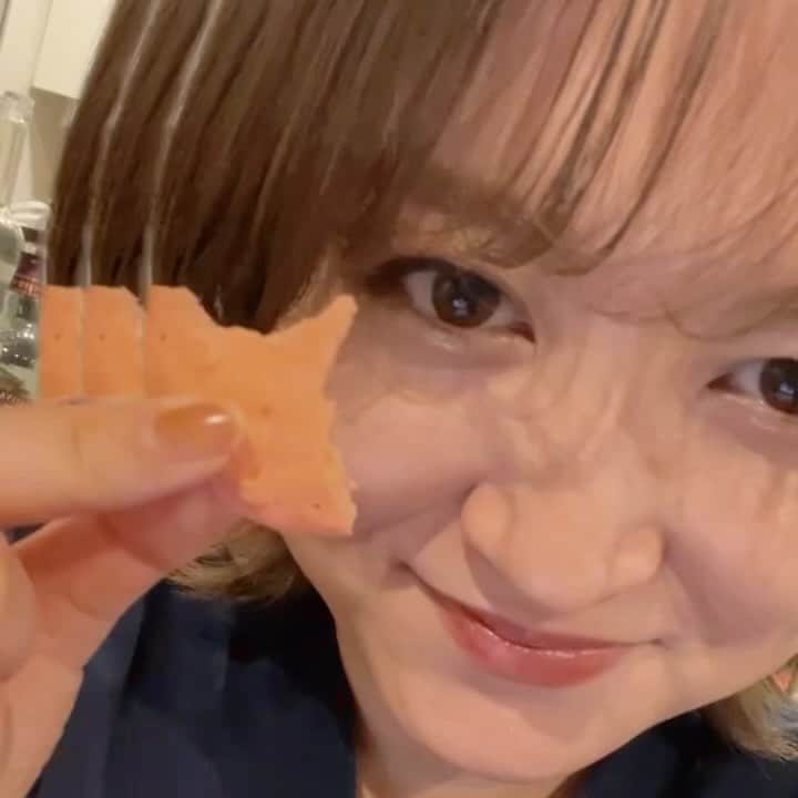 サーヤのインスタグラム：「わたしが作ったクッキーめっちゃ不味いでーーす❗️🍪✨✨」