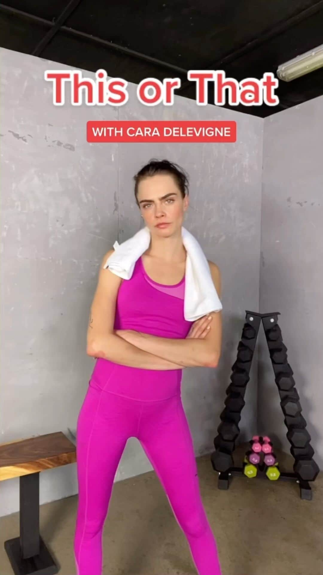 カーラ・デルヴィーニュのインスタグラム：「Hey @caradelevingne 👉 this or that…let’s go #SheMovesUs」