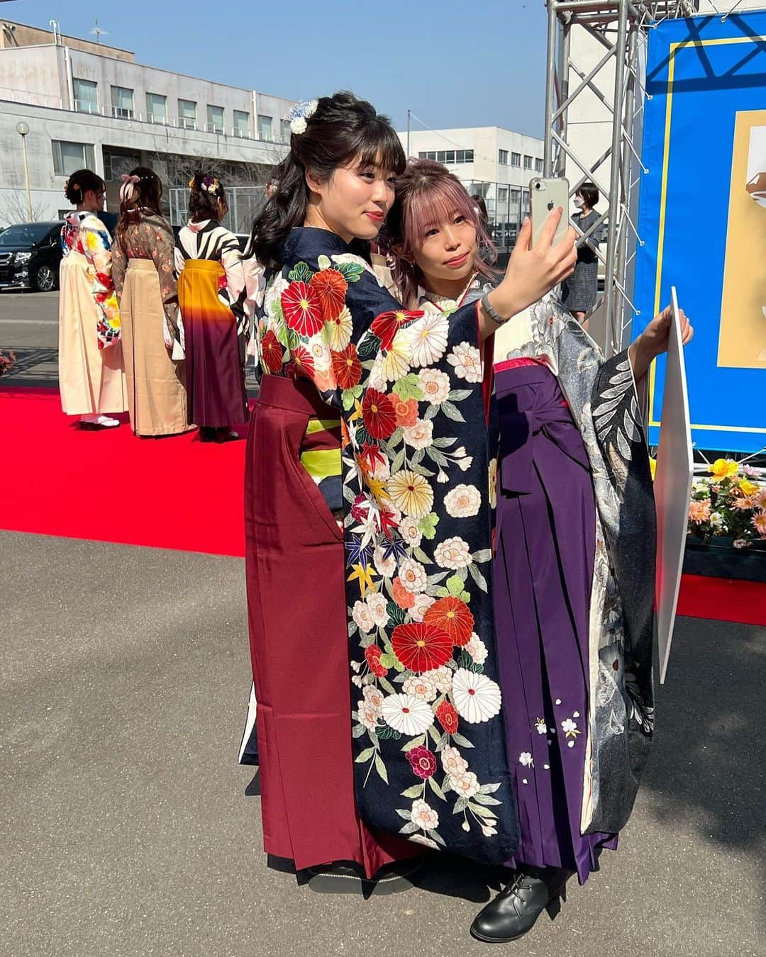 辻すみれさんのインスタグラム写真 - (辻すみれInstagram)「朝日大学を卒業しました🎓  同期や先生方のおかげで、何とか単位を落とすこと無く無事卒業する事ができました🙇‍♀️ありがとうございました。  大学生活は4年間でしたが、フェンシング部には小学生の頃から10年以上、本当にお世話になりました。  沢山悩んだ末、地元岐阜の朝日大学に進学を決めた4年前の自分に間違いではなかっと言いたいです！  4月からは大垣共立銀行に就職します。 偉大な先輩方に続き、良い戦績を残していけるよう、新しい環境でも頑張っていきたいです。  沢山の人に支えてもらった岐阜から、ついに東京に拠点を移します。 22年間ありがとうございました！ 今後とも応援よろしくお願いします！   #朝日大学  #朝日大学フェンシング部  #フェンシング  #岐阜  #大垣共立銀行  #整骨院桜花  #ひだまりほーむ  #はしまモア」3月12日 4時58分 - sumire_1129