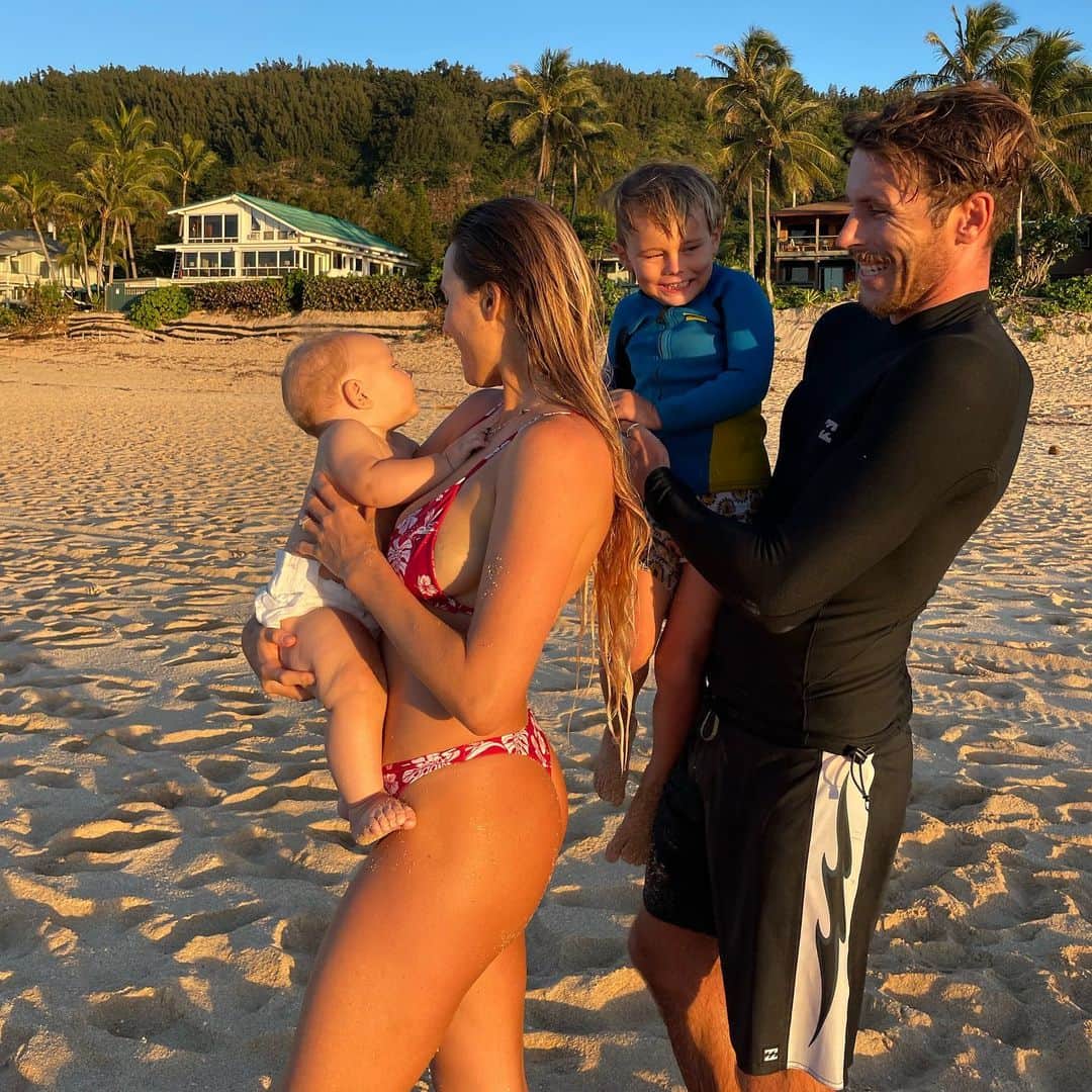 アラナ・ブランチャードのインスタグラム：「Birthday week hits a little differently these days🤣🥴 #itsmybirthday #mykidsdontgiveashit」