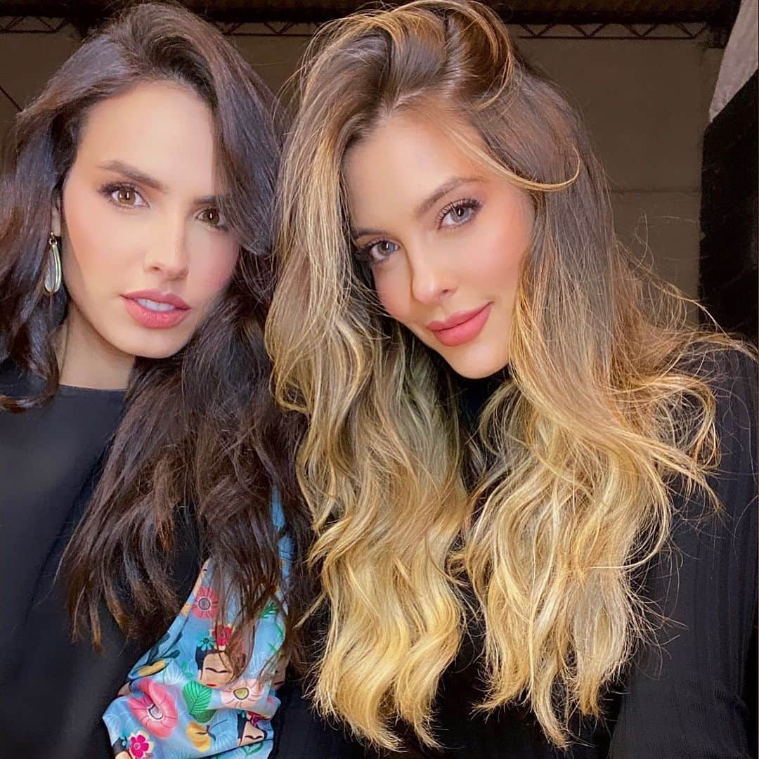 サンドラ・バレンシアのインスタグラム：「Todo por q hoy es viernes!!! Con esta mamacita de mi ❤️ @alejandraisazavelez 👯‍♀️」