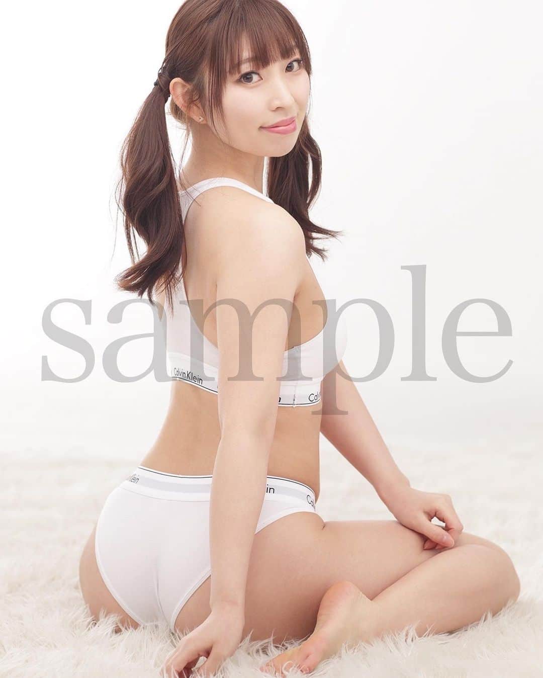 シト山口のインスタグラム：「ツインテールと下ろしたのどっちが好きかな？  しろみちゃんデジタル写真集④ 最新撮り下ろし春号 3/16発売で予約開始です( ´ ▽ ` )ﾉ 今回は予約特典として『くろみちゃん』５枚プレゼント🎁  販売サイトに毎日新しく画像をアップします( ´ ▽ ` )ﾉ  https://sitographics.base.shop/」