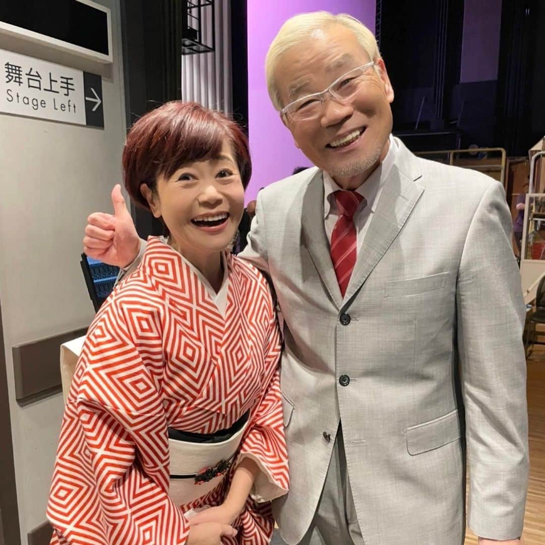 神野美伽さんのインスタグラム写真 - (神野美伽Instagram)「3月8日  久しぶりの福岡 博多に来ています  昨日は 大阪NHKホールで 「生活笑百科」最終回の収録でした  長寿番組が終わってしまうのは 大変　寂しいものがありますが...  なんと❗️ 私は この番組のゲスト回答者出演19回  キダ・タロー先生と二人 最多出演❗️❗️  と言うことで ビックリするやら嬉しいやらです  私のお兄ちゃん オール巨人さんとも久しぶりにお会いできて ただそれだけで とても嬉しかったです  番組では テーマソングを歌わせてもらいましたよ とてもいい感じ！  放送をお楽しみに❗️  #生活笑百科　#最終回　#ギタタロー　#オール巨人」3月8日 11時40分 - mika_shinno_japan