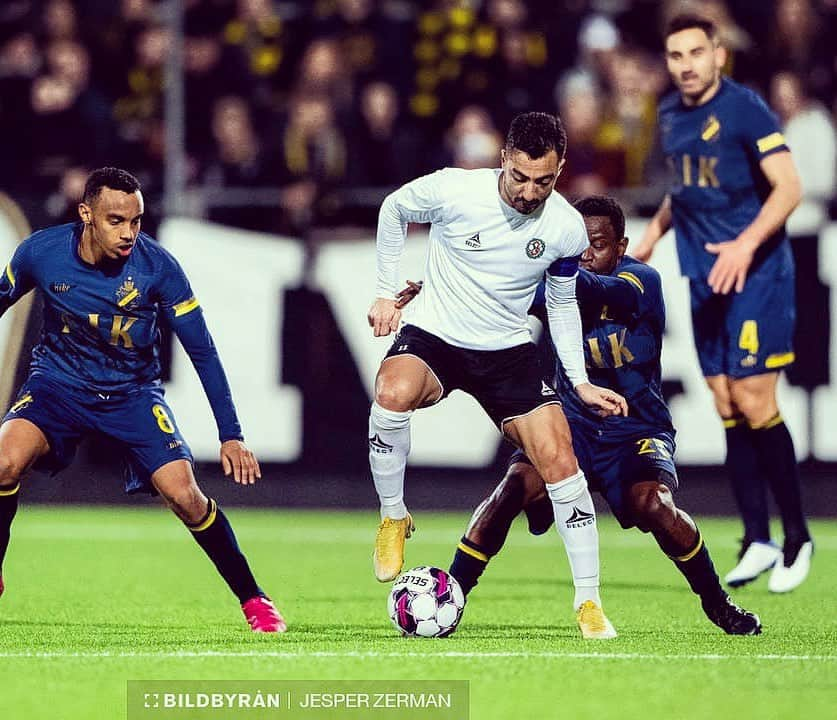 イロアン・ハマドのインスタグラム：「Tack till alla ÖSK supportrar som kom för att stötta oss @oskfotboll ⚫️⚪️」