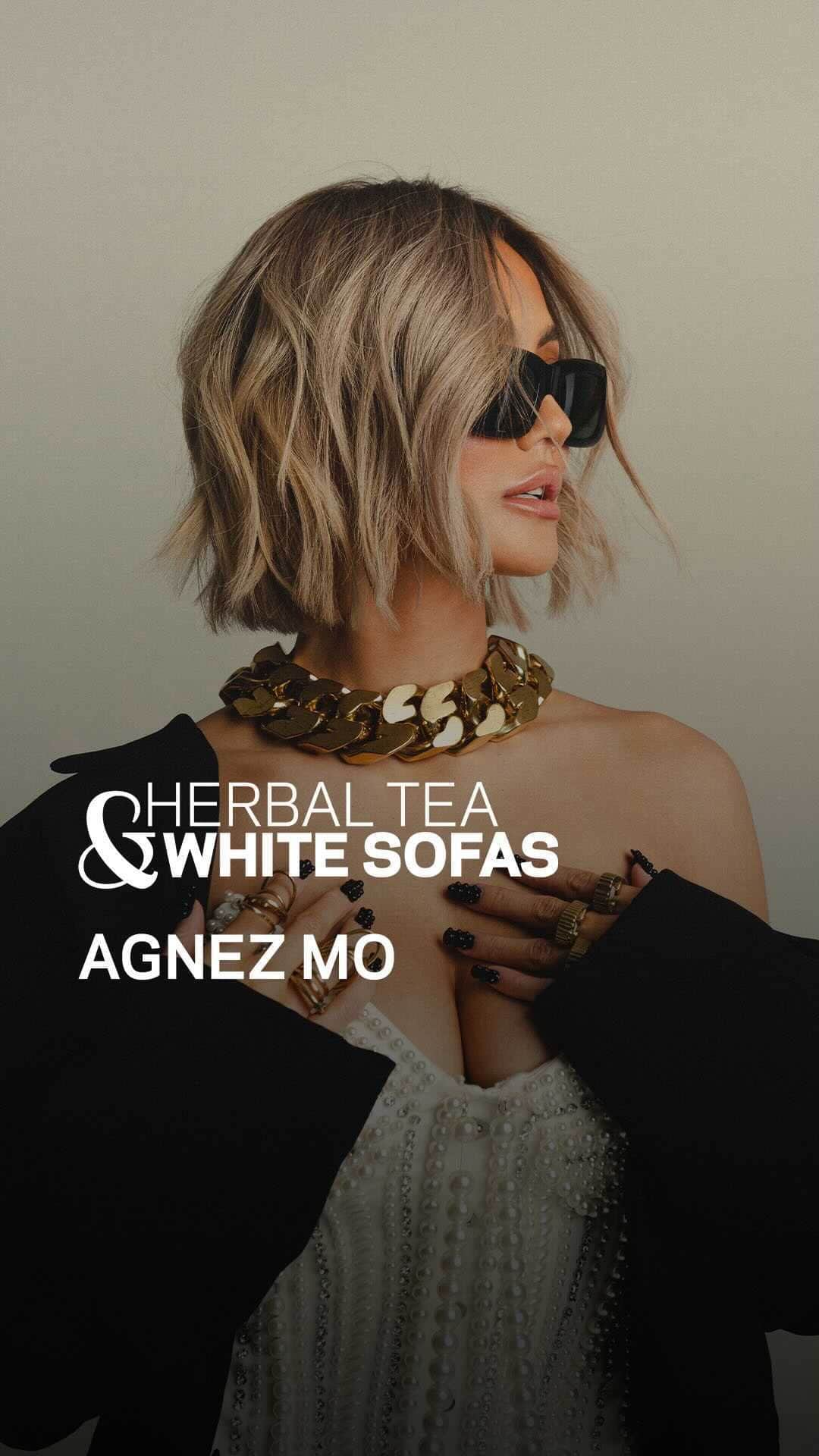 アグネス・モニカのインスタグラム：「🎶 For artists who tour the globe most of the year, it's important to have a little taste of home. #AGNEZMO couldn't agree more.  ☕️ The Indonesian multihyphenate gushes over her favorite local delicacy, and admits she can be a bit of a "coffee snob".」