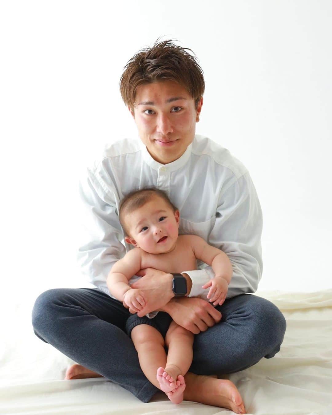 樋口雄太のインスタグラム：「. . half birthday photo📸👶  息子の成長を改めて感じました。 父ちゃん頑張ります💪💪💪  #halfbirthday #樋口家 #樋口ベイビー #よろしくお願いします🙇」