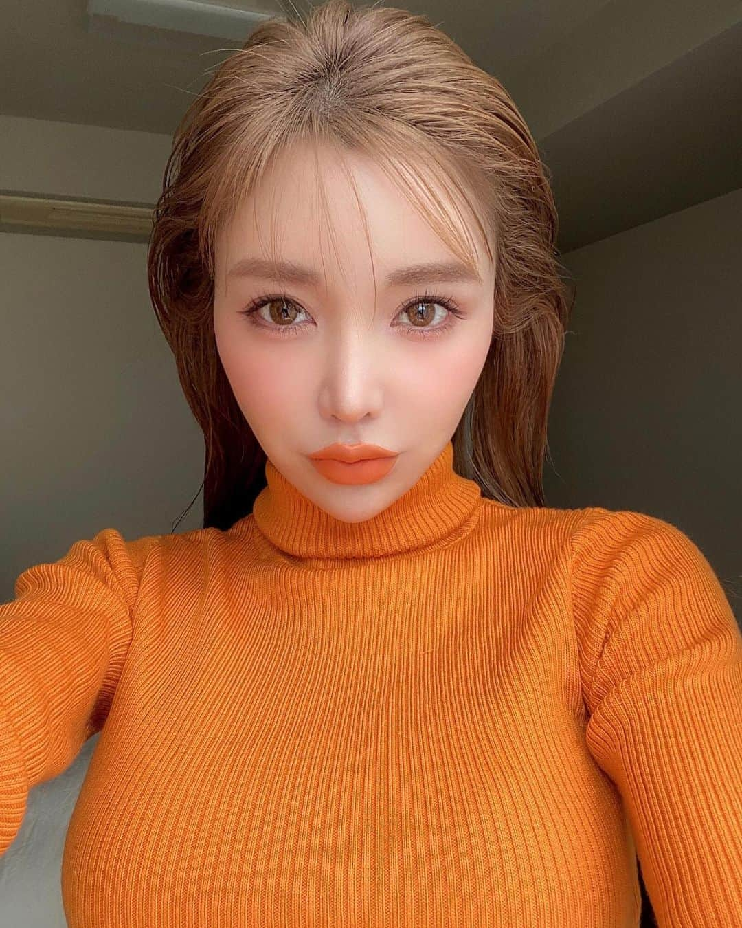 梯真奈美さんのインスタグラム写真 - (梯真奈美Instagram)「ちょっぴり強めなオレンジメイク🍊  よく質問もらうこのリップは、 ESPRIQUEのシフォンマットルージュ パリジェンヌ ホリデー211だよ🍊🧡  薬局屋さんで見つけて買ってみたんだけど あまりにも発色がよすぎて👏🏼👏🏼👏🏼 最近のお気に入りリップのひとつなの♡  #メイク #リップ #オレンジメイク #ESPRIQUE #makeup」3月8日 20時17分 - official_manami