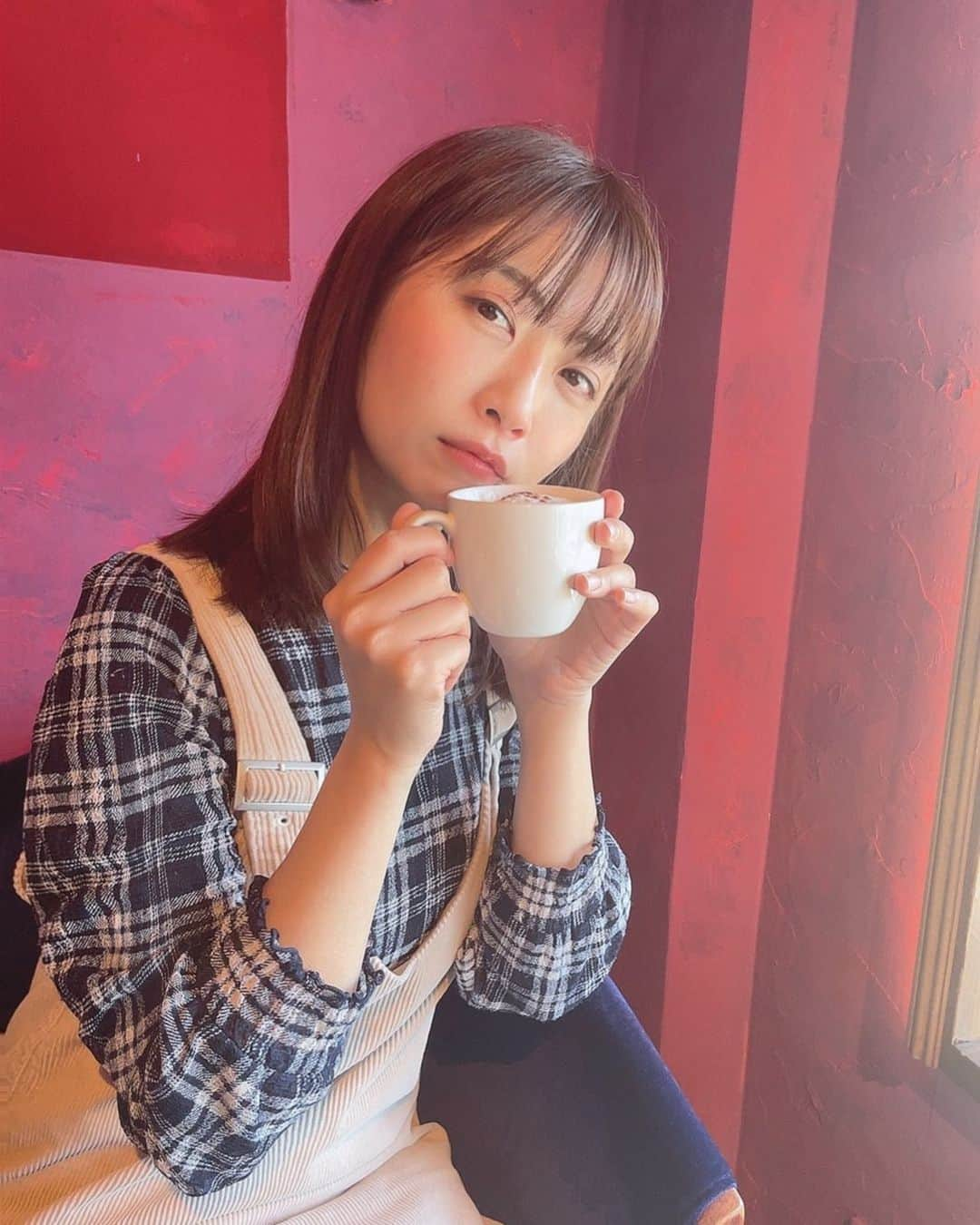 古川真奈美さんのインスタグラム写真 - (古川真奈美Instagram)「. . 本日もお疲れ様でした🥰✨ ここ最近は体重が増えてしまい、絶賛ダイエット中です🙄🙄白目 甘いもの食べすぎた…🤦🏻‍♀️💦反省。。 ⁡ ⁡ 豆腐料理やしらたきの料理など作ってご飯を楽しんでます😗 太るのは本当簡単なのに体重減らすの本当大変😂😂 ⁡ しかし！！私の身体はもう何十年付き合ってますので…体重の落とし方は知っている… ゆるーく頑張ろうっと🥱笑 ⁡ ⁡ ⁡ #ダイエット #全力じゃないダイエットw #美容に全力を尽くすアラサー #instalike #instamood  #ootd #东京 #扎心了 #ow #맞팔 #instapic  #팔로우미 #instaphoto #instagravure #girl #follow #followme #グラビア #japanesegirl #selfies #gravure」3月8日 21時00分 - mana_0619