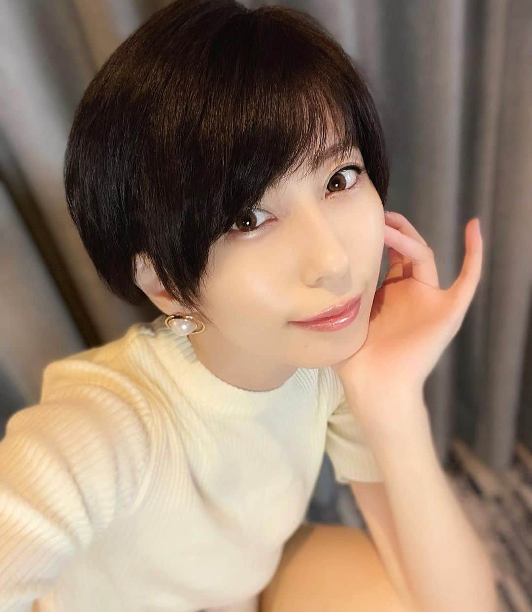 乃亜のインスタグラム：「小指、立ってしまうわね。 ・ ・ ・  #selfie  #自撮り  #小指」