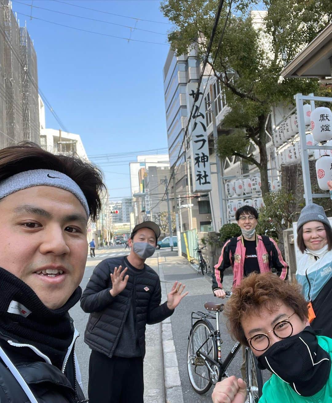 池田真一さんのインスタグラム写真 - (池田真一Instagram)「皆さん奇跡が起こりました！ くままが来ました！ いっぱい褒めてあげてください！ 久しぶり過ぎてお賽銭外してました😆 ほんで中谷とくままペアルックでした！ 踊らされてるのは僕達の方かもしれません！ そしてくまま来たのに小競り合い！ #朝ランニング昼小競り合い」3月8日 14時04分 - wartdebu