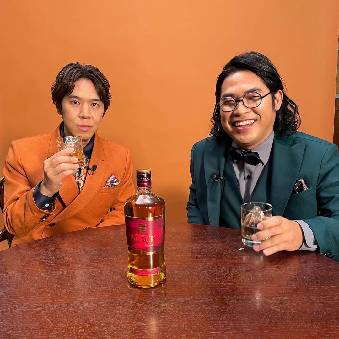 ワタナベリョウタのインスタグラム：「“ロックでリッチに”  皆様、もう観てくれましたか？ 本日3/8よりロッチが出演しております アサヒブラックニッカのwebCMが公開となりました！ ブラックニッカリッチブレンドのリニューアルに伴い、ロッチもロックでリッチに変身です☺︎  https://www.nikka.com/products/blended/blackrich/index.psp.html」
