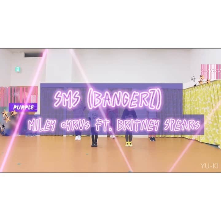 二見夕貴のインスタグラム：「. choreography☺︎  ♬ SMS (Bangerz) // @mileycyrus  　ft. @britneyspears   1月はこの曲に惹かれた☺️ 子どもの頃どハマりしてたMileyとBritney。 の、タッグ楽曲😍 せっかくだから続き作ろうかな〜〜🧚🏻‍♀️  ---  1月から進級メンバー加わりました ✳︎ 早々にpick up🩰◎◎ YU-KIクラスさらなる相乗効果期待👼🏻  #dance #choreo #kidsdance #girlshiphop #mileycryus #britneyspears #キッズダンス #ダンスインストラクター #振付師」