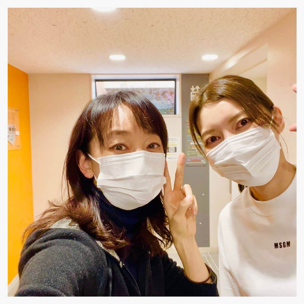 花總まりさんのインスタグラム写真 - (花總まりInstagram)「またお稽古場でまーくんに会いました。 去年はお稽古場が上下、今回は隣同士になりました☺️ #朝夏まなと　さん #花總まり」3月8日 14時33分 - hanafusamari_official