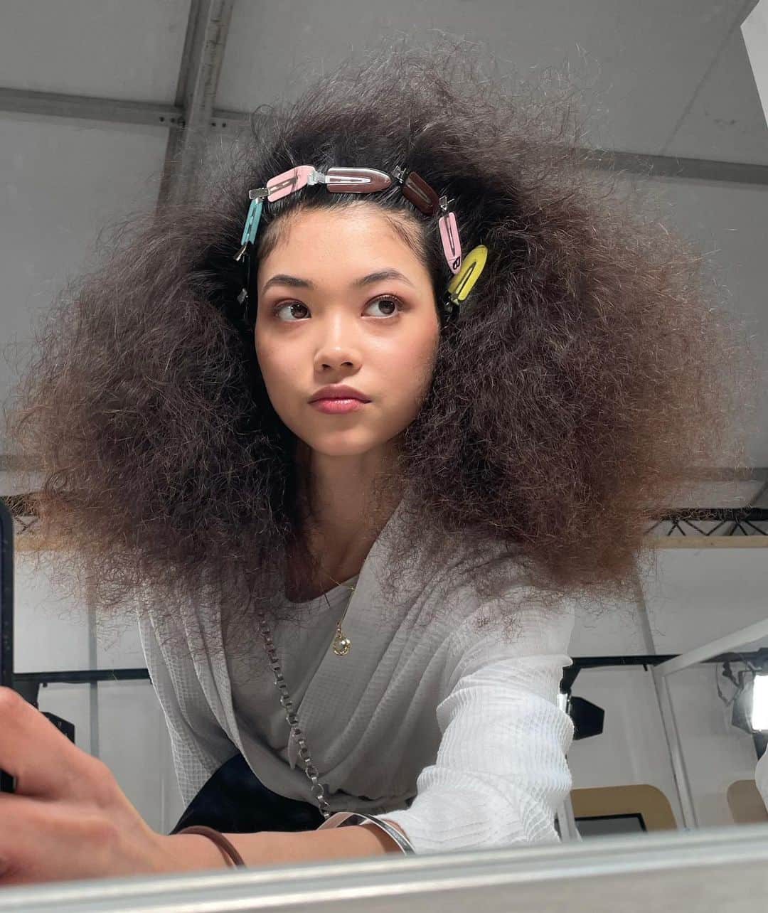 美佳（Mika）さんのインスタグラム写真 - (美佳（Mika）Instagram)「Hairmès  Merci #nadègevanheecybulski @jodieabarnes @maximevalentini @garygillhair @lynseyalexander pour ce superbe show 🤎」3月8日 14時43分 - mikaschndr