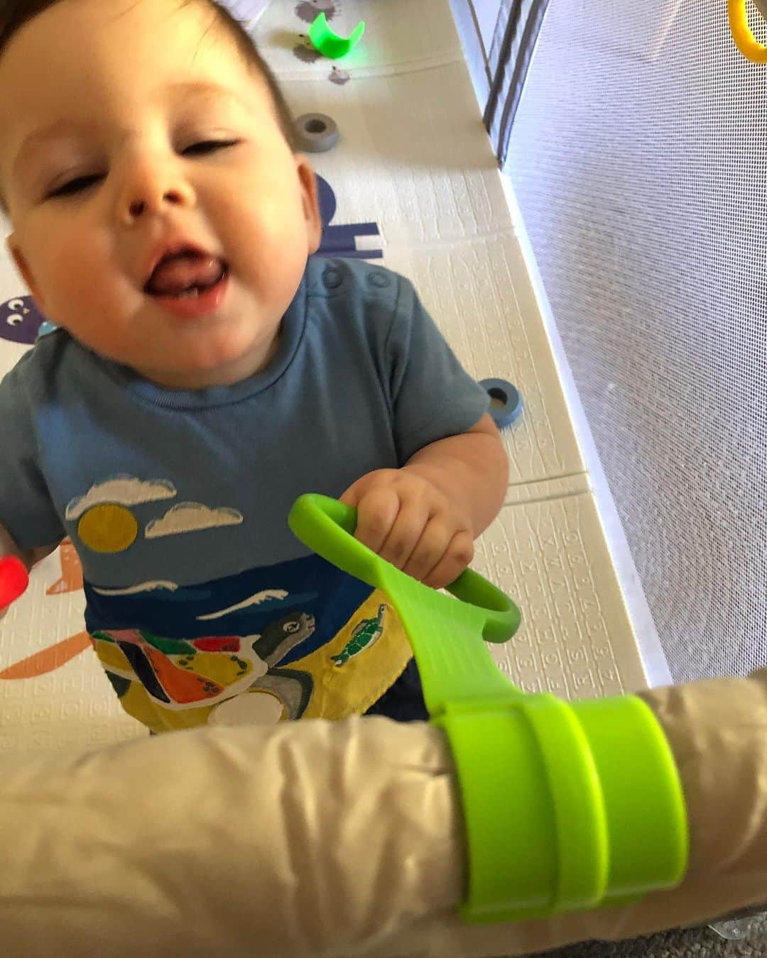 クリスティン・ウッズさんのインスタグラム写真 - (クリスティン・ウッズInstagram)「My 9 month old 🎉 Quite the gentleman. Loves trees, men with facial hair, black beans and rice, Hawaiian music, cuddling, and his Dad.」3月8日 15時07分 - trickybear