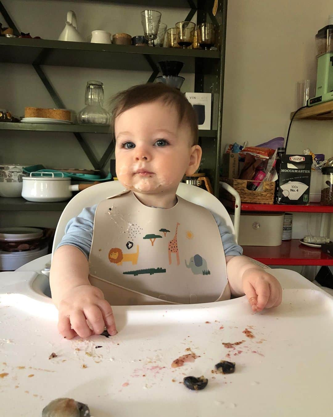 クリスティン・ウッズさんのインスタグラム写真 - (クリスティン・ウッズInstagram)「My 9 month old 🎉 Quite the gentleman. Loves trees, men with facial hair, black beans and rice, Hawaiian music, cuddling, and his Dad.」3月8日 15時07分 - trickybear