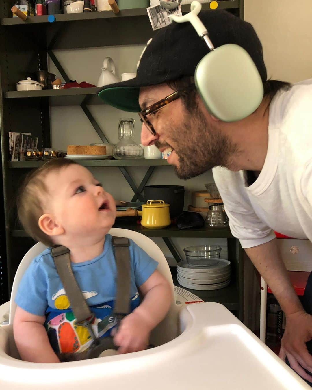 クリスティン・ウッズさんのインスタグラム写真 - (クリスティン・ウッズInstagram)「My 9 month old 🎉 Quite the gentleman. Loves trees, men with facial hair, black beans and rice, Hawaiian music, cuddling, and his Dad.」3月8日 15時07分 - trickybear