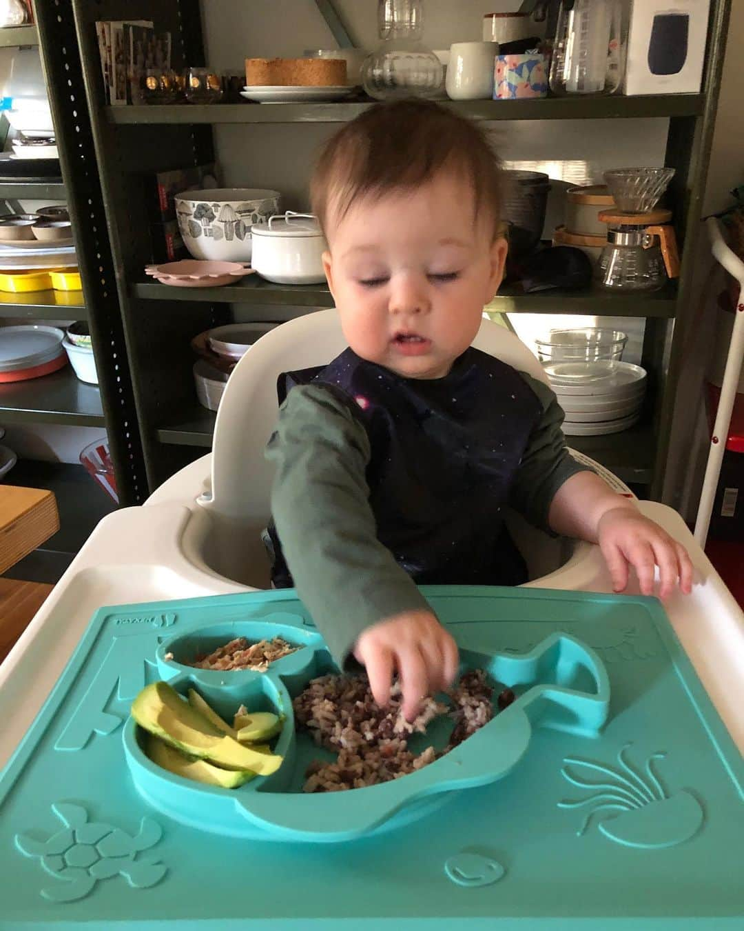 クリスティン・ウッズさんのインスタグラム写真 - (クリスティン・ウッズInstagram)「My 9 month old 🎉 Quite the gentleman. Loves trees, men with facial hair, black beans and rice, Hawaiian music, cuddling, and his Dad.」3月8日 15時07分 - trickybear