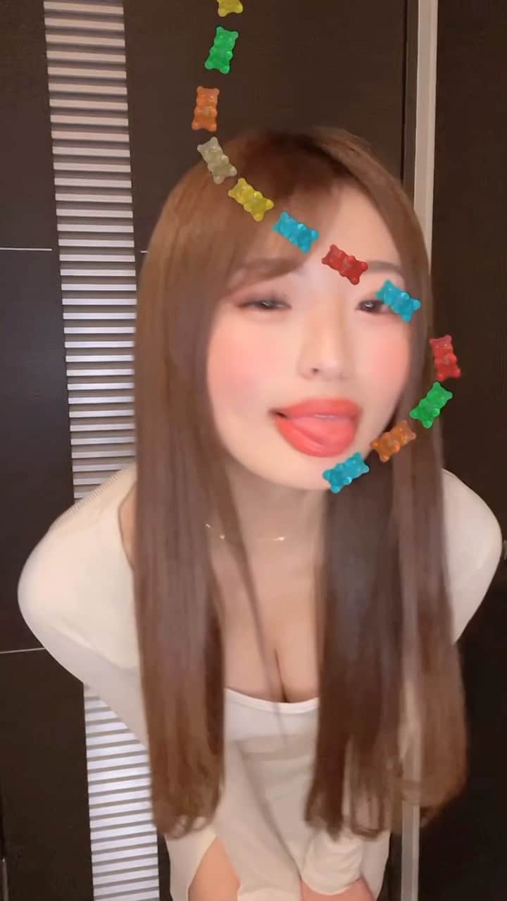 MIYABIのインスタグラム：「TikTokには成功バージョン載せてるよ😝 ストーリーのリンクから是非🌼  皆んなもやってみてね💕  欲張りミヤビでした💜💜💜」
