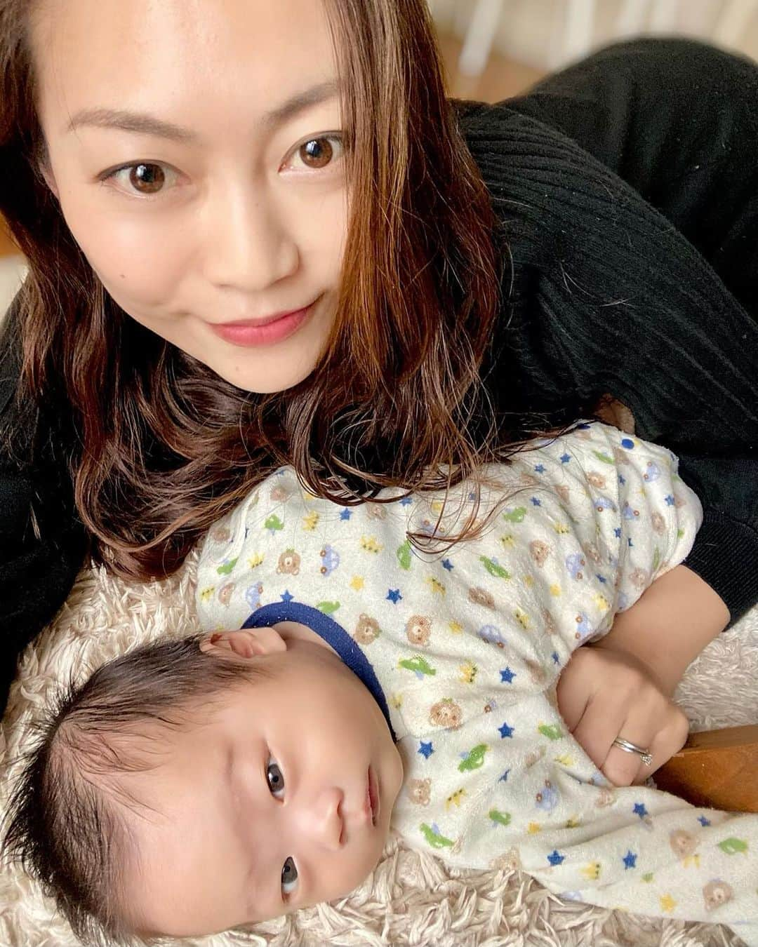 SAORIさんのインスタグラム写真 - (SAORIInstagram)「👶👶👶 一つ前の投稿には たくさんのリアクションありがとう♡ みんなやっぱり気づいてなかったよね🤪笑 私も、あれ？私出産したよな？って思うくらい 毎日があっという間に過ぎるよ♡ babyに癒されて幸せな毎日です♡  ring: @glam0612  necklace: @glam0612  #ボヘジョ #手元くら部 #ママコーデ #アンバサダー」3月8日 19時13分 - saogram34