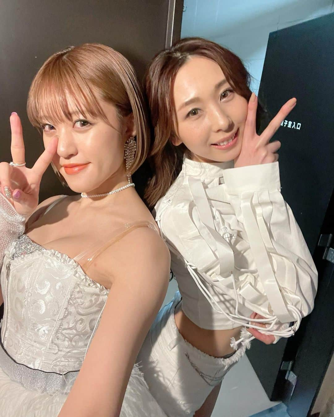 ときさんのインスタグラム写真 - (ときInstagram)「@movieing_net  素敵な衣装とメイクをありがとうございます🥰  ヘアーを担当してくれたのは、 @as_k2_buzz_cocorira から盛さん💗 2枚目の写真も盛さんに撮ってもらったんだよ😇  そして、私の隣はいつも💚 残りの日数を大切に💭💛  #movieing #powerlive #ringomusume」3月8日 19時21分 - toki_ringomusume