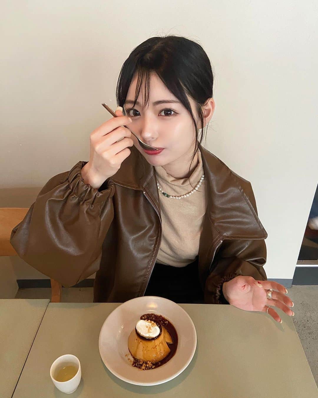 sarimaru(国木田さりまる)のインスタグラム：「全部の写真左手が癖強かった🍮」