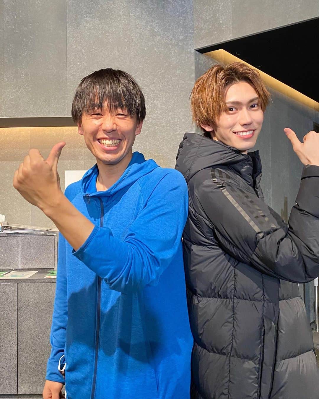 樋口晃平のインスタグラム：「浅井さんとのツーショットです。  本当に尊敬できる方です。  これからも二人三脚で一緒に頑張って行きます！  #暴太郎戦隊ドンブラザーズ  #ドンブラザーズ」