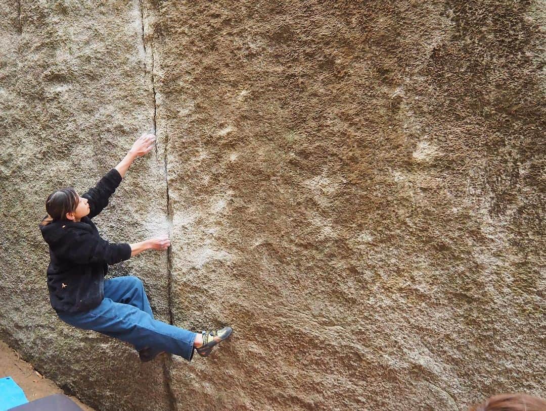 白數里子さんのインスタグラム写真 - (白數里子Instagram)「久しぶりのボルダーセッション。  スタートもきれなかった課題が一手ずつ繋がって、完登できたのが堪らなかった！  ありがとう😌 @kimu_tak  @msts1977  @hase_ntm  @miwa.382   @awesome_climbing_equipment  @4c_climbing  @eyecandyworks」3月8日 23時54分 - satopoppo1124