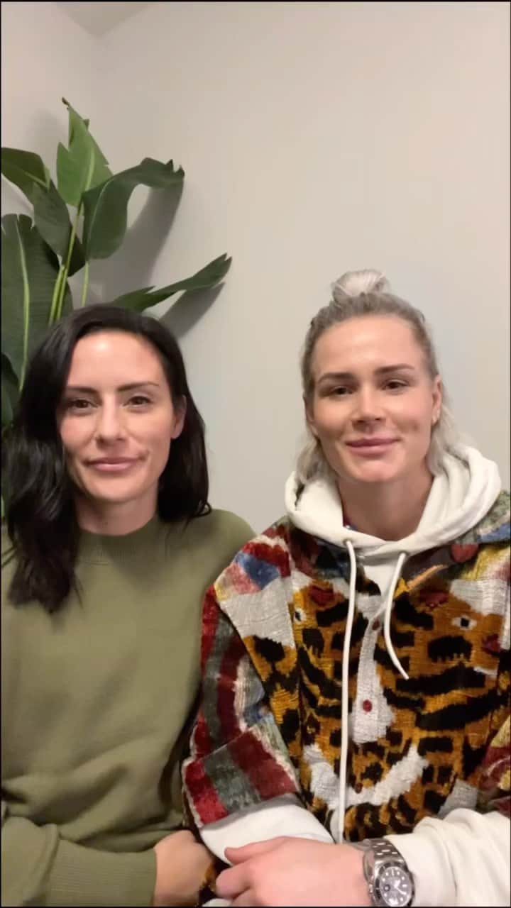 アリ・クリーガーのインスタグラム：「In communities across the United States and around the world, bias against women blocks their access to healthcare, to resources, to education, and to basic nutrition. This has long-term consequences for a woman's health and well-being, as well as that of her family and community. In our adoption experience, thankfully Sloane was born healthy and we’ve been making sure to get her the proper nutrition moving forward, but this experience reaffirmed how much we want to help make sure all moms, like Sloane’s birth mother, have access to essential nutrition.    This #InternationalWomensDay, we’ve partnered with @VitaminAngels, an organization that supplies essential nutrition to mothers and their children at a time when good health matters most. Join us in supporting their mission. Because when we speak the truth about the barriers to health that women face, we #BreakTheBias. Donate via link in bio. #Sponsored」