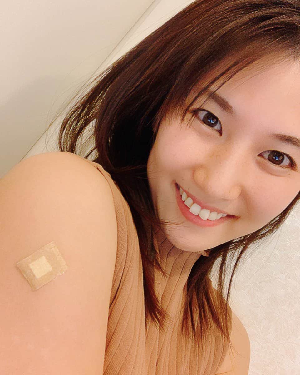 天乃舞衣子のインスタグラム：「3回目ワクチン接種完了。 医療従事者枠で早めに受けさせてもらいました。 初のモデルナで、ちょっと発熱。 頭痛もあったけど、今はもう元気です！！  そして何より、、、 看護学校も無事に進級できました✨ みなさまの応援のおかげです。 本当にありがとうございました😭 あと、2年もしっかり勉強します！！」