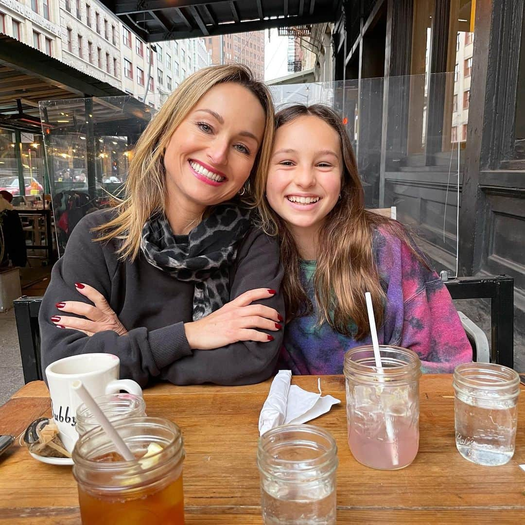 ジャーダ・デ・ラウレンティスさんのインスタグラム写真 - (ジャーダ・デ・ラウレンティスInstagram)「So proud of the woman you are becoming! 💪🏼 #internationalwomensday  #mommymoments」3月9日 7時25分 - giadadelaurentiis