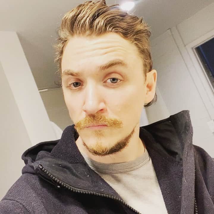 カイル・ガルナーのインスタグラム：「New job=haircut. Helloooooo semi mullet thing 😈😈😈😈😈😈」