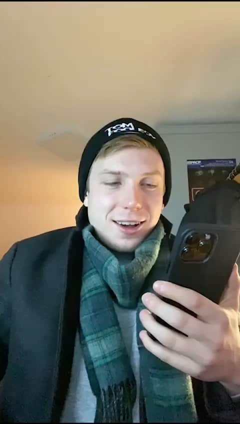 トム・フェルトンのインスタグラム：「🐍 can have big ♥️x  #slytherinpride」