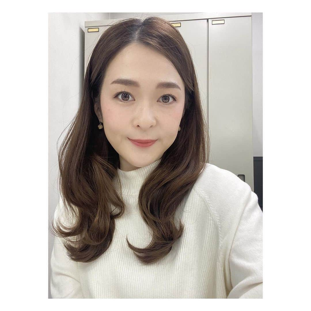 小野口奈々のインスタグラム：「・ 気がつけば3月‼️ (も上旬が終わろうとしている) 個人的に大きなイベントがいくつか終わって ほっと一息ついているところです☺️  さて、昨夜のご飯は豚肉巻き巻き🥓 インスタで見つけて美味しそうだったので ホットプレートで作ってみました❣️ 最近、ホットプレートの便利さに改めて気づいて ホットプレートレシピを漁っています🙋‍♀️ オススメありますか？  #おうちごはん #豚肉巻き #肉巻き野菜　#bruno  #ホットプレート #ホットプレート料理　 #ブルーノ #ブルーノホットプレート  #ブルーノレシピ #brunoがある暮らし」