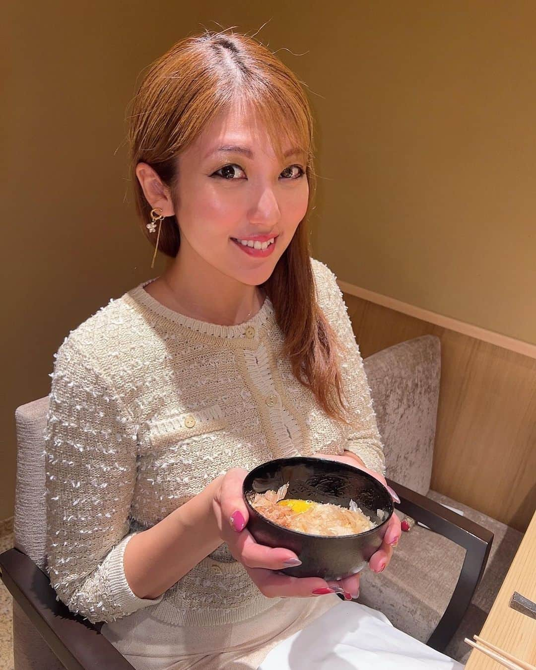 神谷麻美さんのインスタグラム写真 - (神谷麻美Instagram)「#世界最高峰の朝食 食べたよ🥰🗻🍱💕   #精進料理 のようで豪華な #朝食 、贅沢な時間でした☺️💗🍀   ごはんのおかわりが自由なので、卵かけご飯やのり弁、まぐろ節をかけたりと、いっぱい味を変えておかわりしたよ🍚🥰💗✨   #ふきのとう のアイスも初めて食べたよ🥰💗✨  美味しい食べ物は幸せになるね🥰🌈💕✨   #銀座稲葉 🥰✨ アマングループ「アマネム」の総料理長をつとめた稲葉正信さんの世界最高峰の朝食 🍱 💗   #銀座朝食 #銀座グルメ #銀座和食」3月9日 14時20分 - asamice428