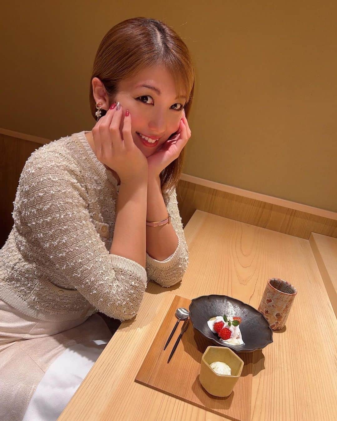 神谷麻美さんのインスタグラム写真 - (神谷麻美Instagram)「#世界最高峰の朝食 食べたよ🥰🗻🍱💕   #精進料理 のようで豪華な #朝食 、贅沢な時間でした☺️💗🍀   ごはんのおかわりが自由なので、卵かけご飯やのり弁、まぐろ節をかけたりと、いっぱい味を変えておかわりしたよ🍚🥰💗✨   #ふきのとう のアイスも初めて食べたよ🥰💗✨  美味しい食べ物は幸せになるね🥰🌈💕✨   #銀座稲葉 🥰✨ アマングループ「アマネム」の総料理長をつとめた稲葉正信さんの世界最高峰の朝食 🍱 💗   #銀座朝食 #銀座グルメ #銀座和食」3月9日 14時20分 - asamice428
