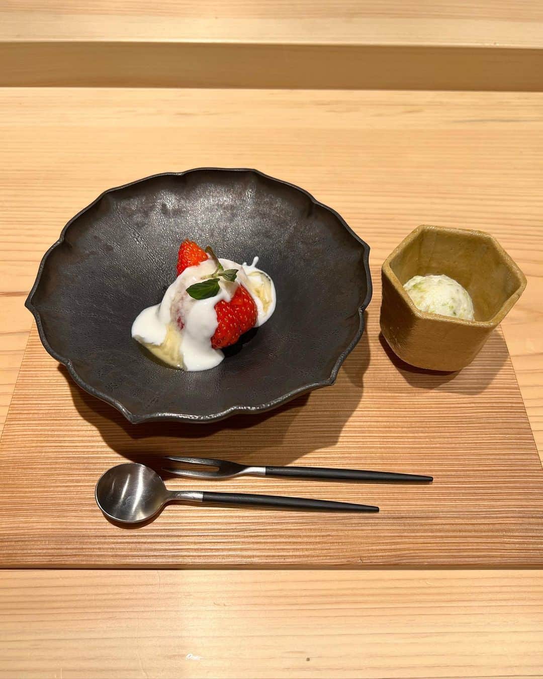 神谷麻美さんのインスタグラム写真 - (神谷麻美Instagram)「#世界最高峰の朝食 食べたよ🥰🗻🍱💕   #精進料理 のようで豪華な #朝食 、贅沢な時間でした☺️💗🍀   ごはんのおかわりが自由なので、卵かけご飯やのり弁、まぐろ節をかけたりと、いっぱい味を変えておかわりしたよ🍚🥰💗✨   #ふきのとう のアイスも初めて食べたよ🥰💗✨  美味しい食べ物は幸せになるね🥰🌈💕✨   #銀座稲葉 🥰✨ アマングループ「アマネム」の総料理長をつとめた稲葉正信さんの世界最高峰の朝食 🍱 💗   #銀座朝食 #銀座グルメ #銀座和食」3月9日 14時20分 - asamice428