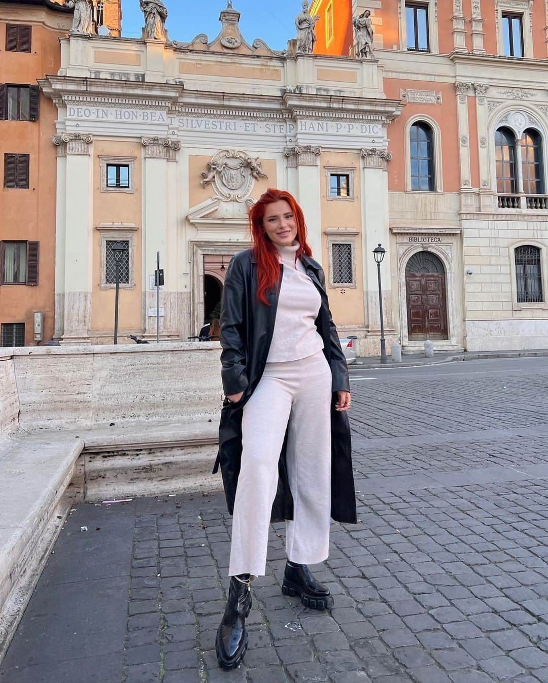 ベラ・ゾーンさんのインスタグラム写真 - (ベラ・ゾーンInstagram)「europe pt. 2」3月10日 1時30分 - bellathorne