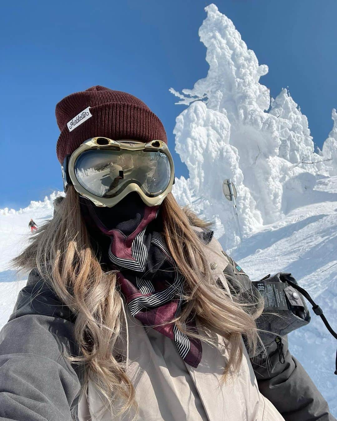REINAのインスタグラム：「誰か分からない写真載せとくねーん☃️ 山頂のコース最高でした🌞！ また来シーズン行けたらいいな✌️ . . . . .  #時間差投稿 #スノーボード #スノボ #スノーボード女子  #スノボ女子 #山形 #蔵王 #雪遊び #ゲレンデ #樹氷 #蔵王温泉スキー場」