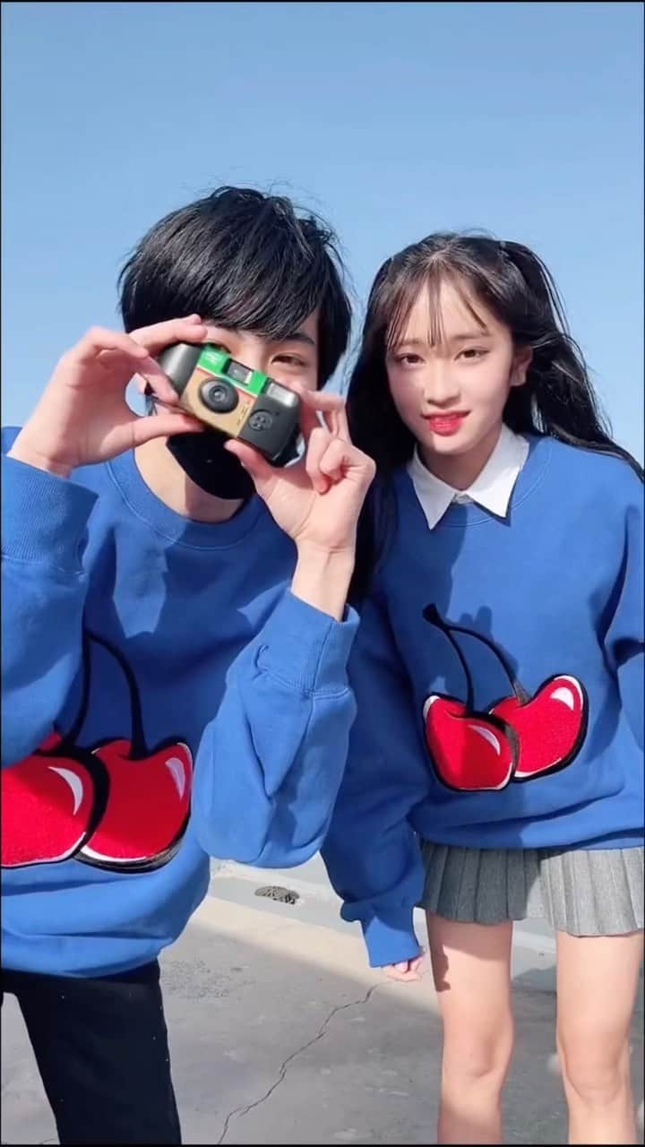 みゆはくのインスタグラム：「今年卒業する方💕 おめでとうございます㊗️ 卒業ソングで💕 #リトグリ #dance #love」
