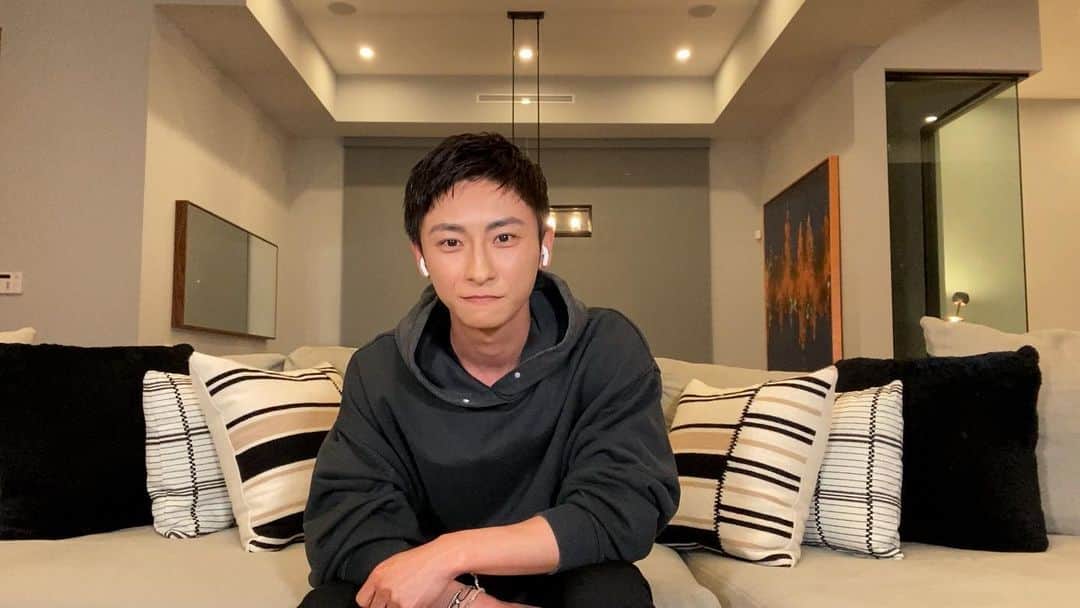 日本テレビ「今夜くらべてみました」のインスタグラム：「【3/9(水) GUEST📸】 「移住して生まれ変わった女」  ゲスト：與真司郎さん @shinjiroatae1126   #與真司郎  #今夜くらべてみました」
