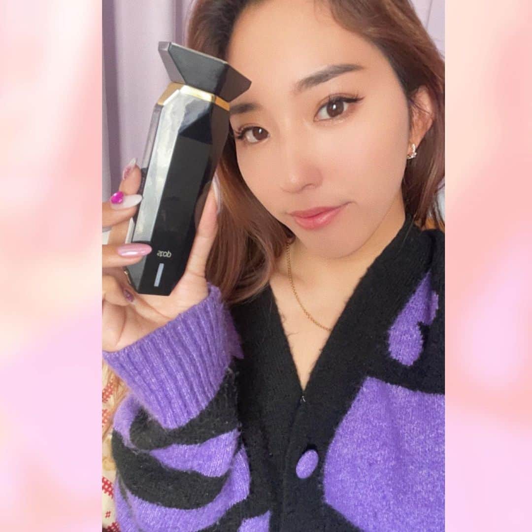 川合美乃里さんのインスタグラム写真 - (川合美乃里Instagram)「最近使ってる美顔器 顔まわりがシュッとしてリフトアップされてる感じがするし、使用後肌を洗顔したら凄くすべすべで最高🥺💙✨ トリートメントヘッドが小さいから目元ケアにもおすすめだよ👀💕 持続ですな 最後にビフォーアフターのせたよ 右だけ使用して顔が上がったー #トライポーラ#tripollar @tripollar_japan_beauty #美容 #rf美顔器」3月9日 19時05分 - minorikawai